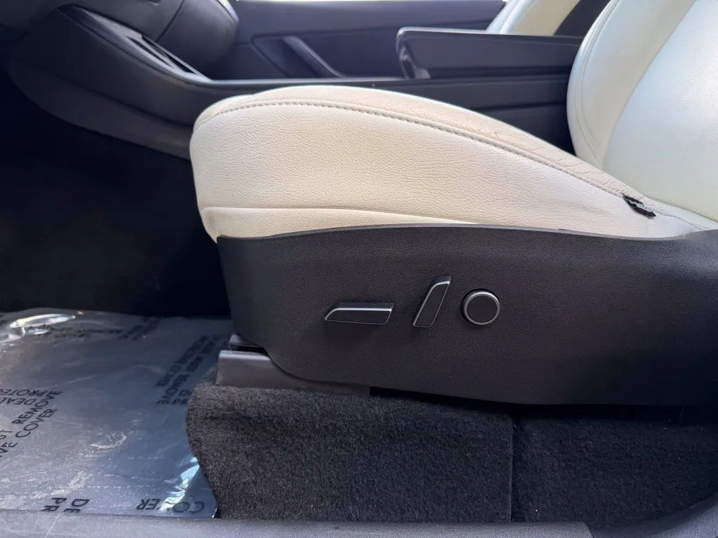 Tesla Model Y photo 27