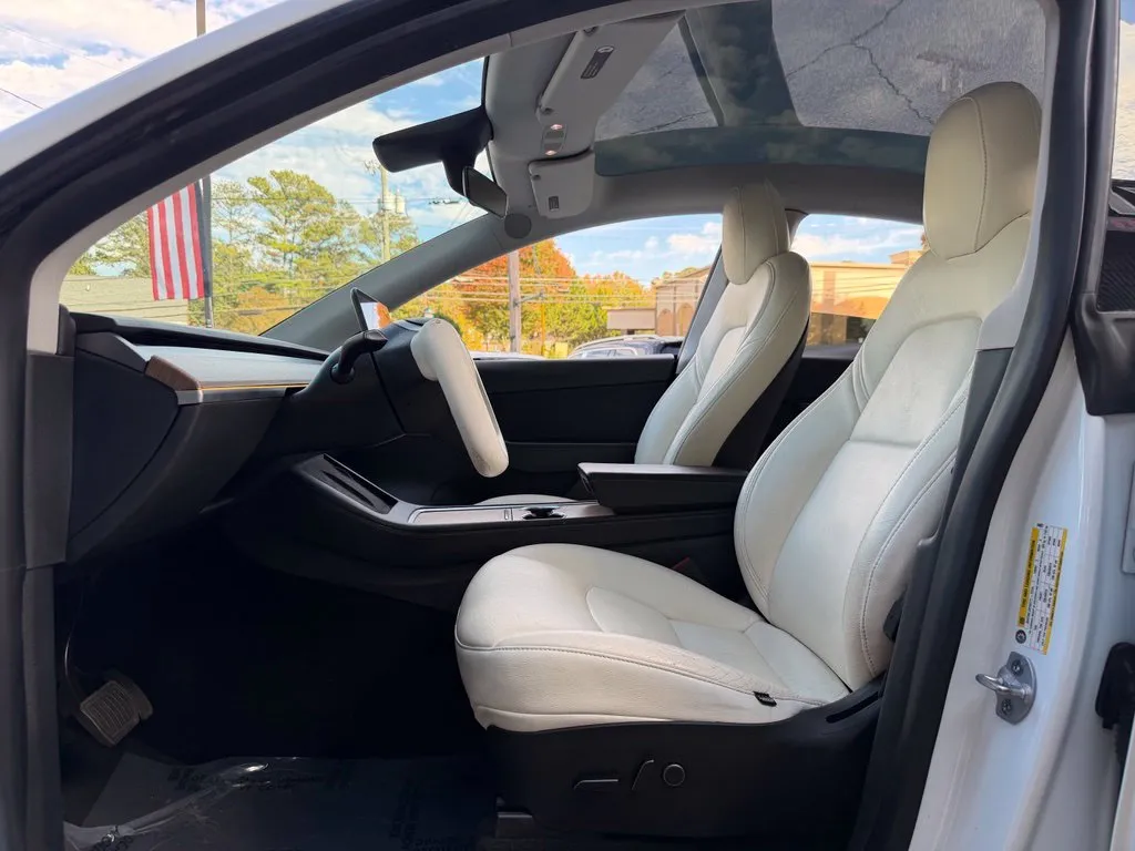 Tesla Model Y photo 25