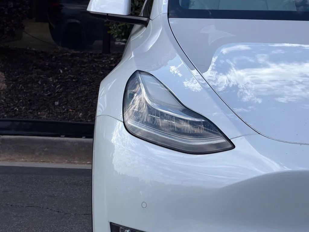 Tesla Model Y photo 5