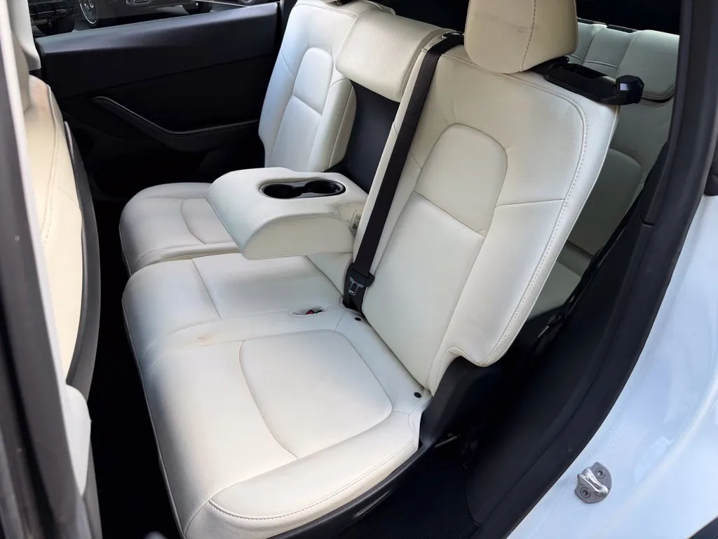 Tesla Model Y photo 31