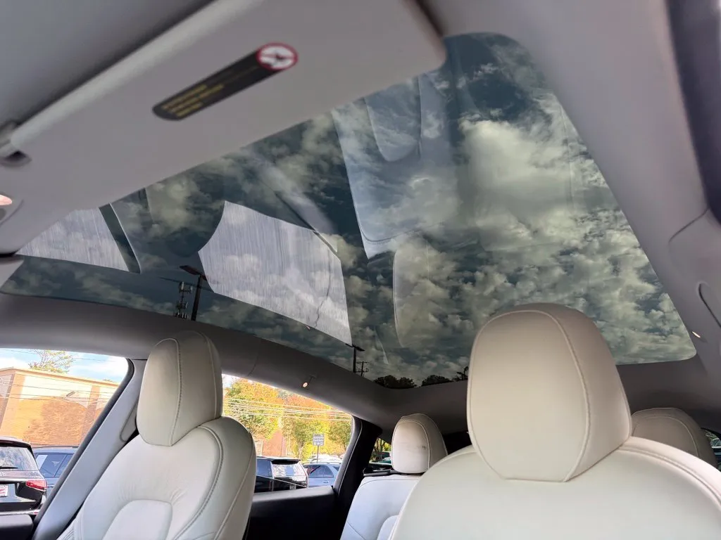 Tesla Model Y photo 49