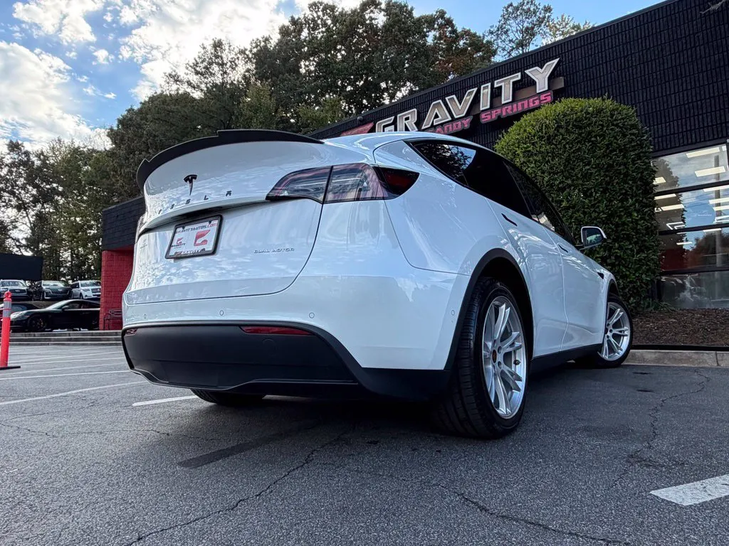 Tesla Model Y photo 13