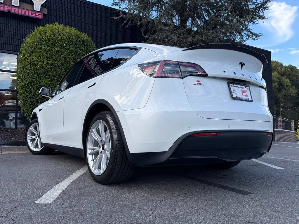 Tesla Model Y photo 20