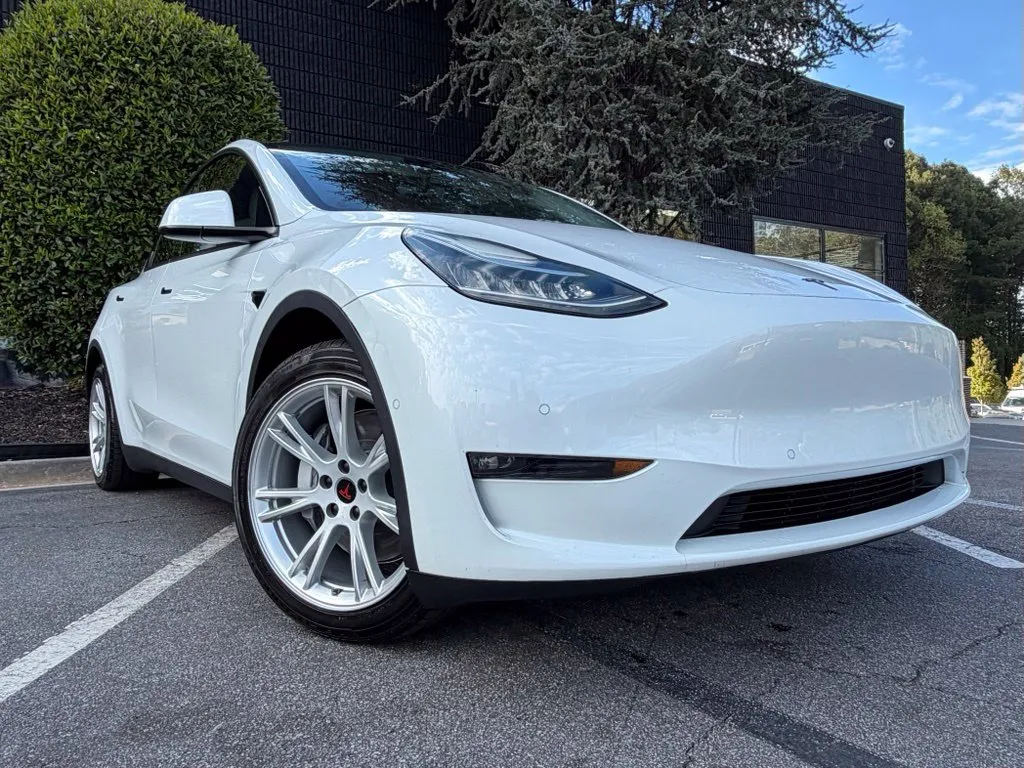 Tesla Model Y photo 8
