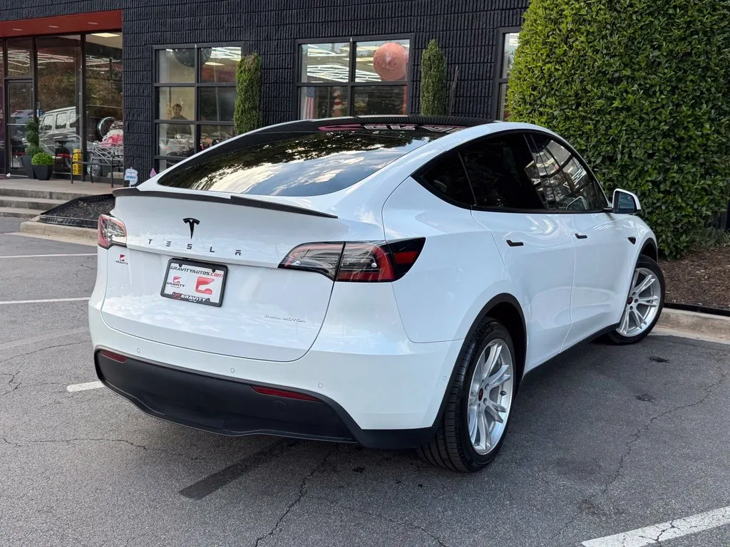 Tesla Model Y photo 12