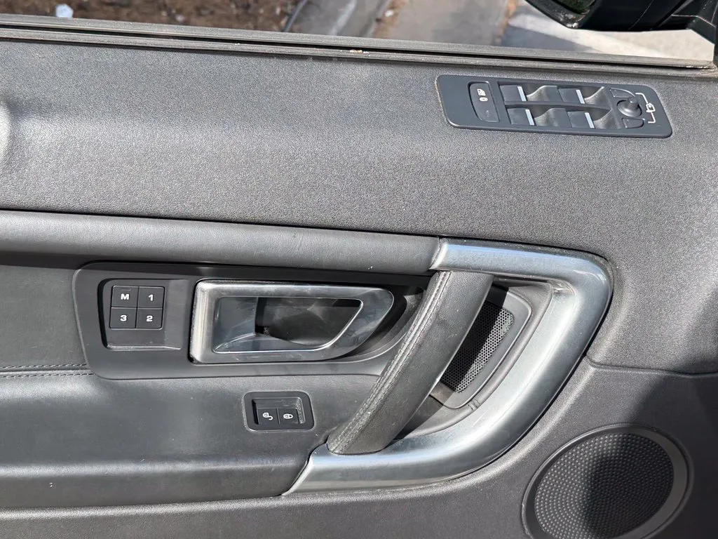 Land Rover Discovery Sport photo 30