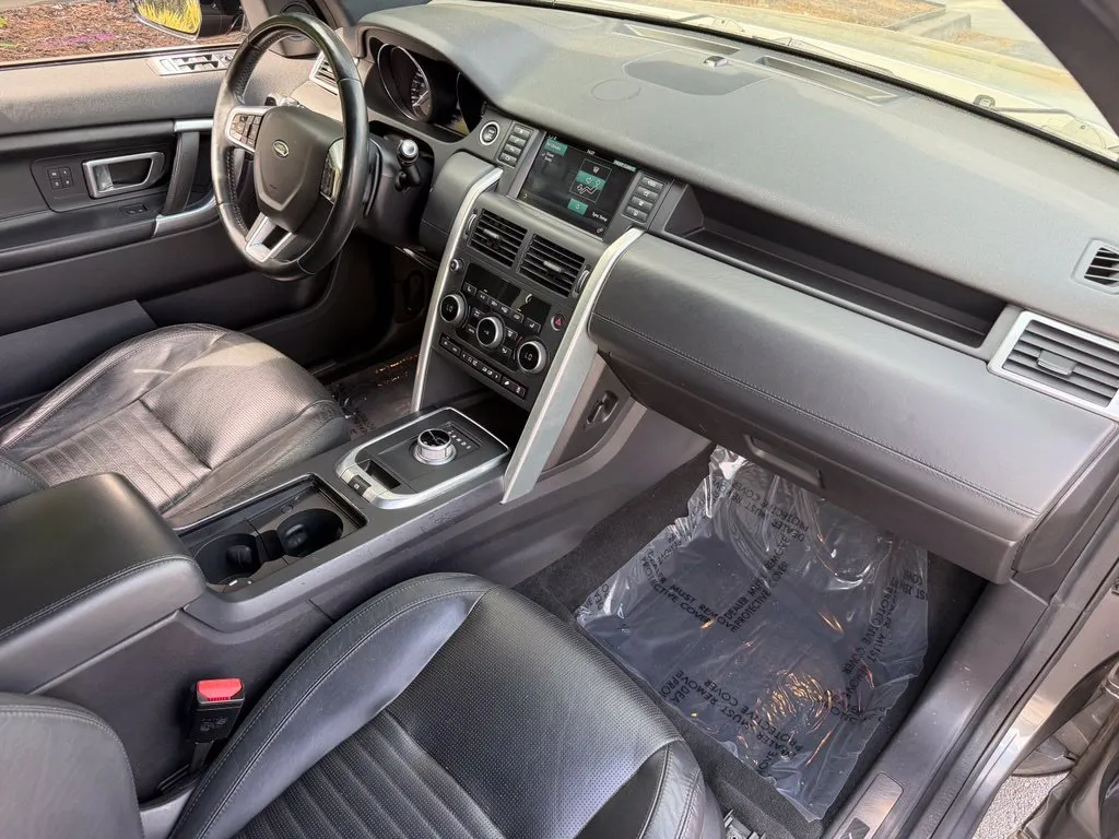 Land Rover Discovery Sport photo 33
