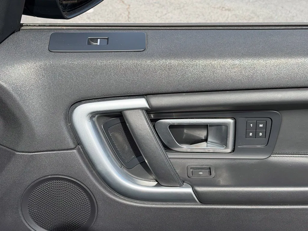Land Rover Discovery Sport photo 38