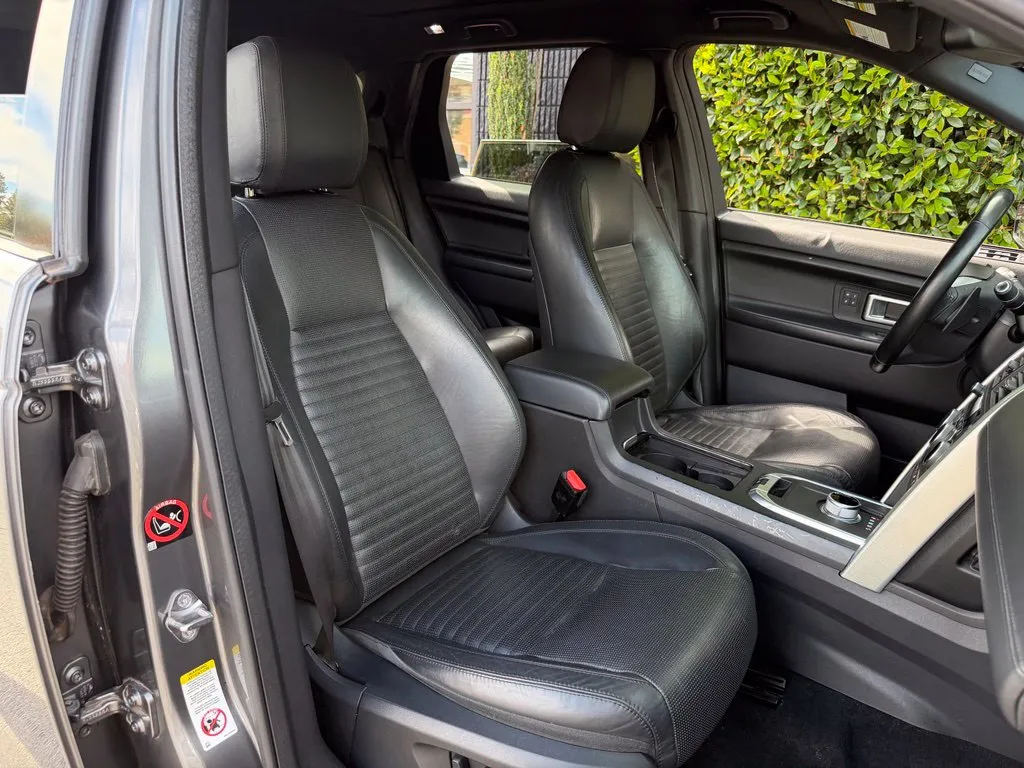 Land Rover Discovery Sport photo 35