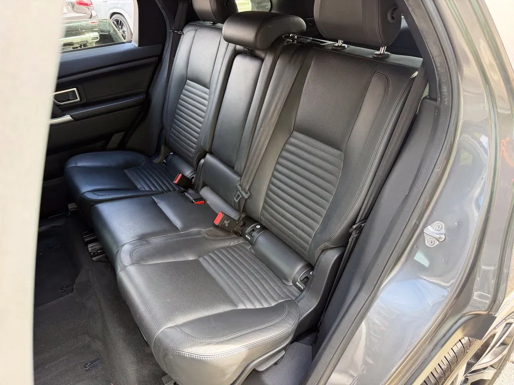 Land Rover Discovery Sport photo 32