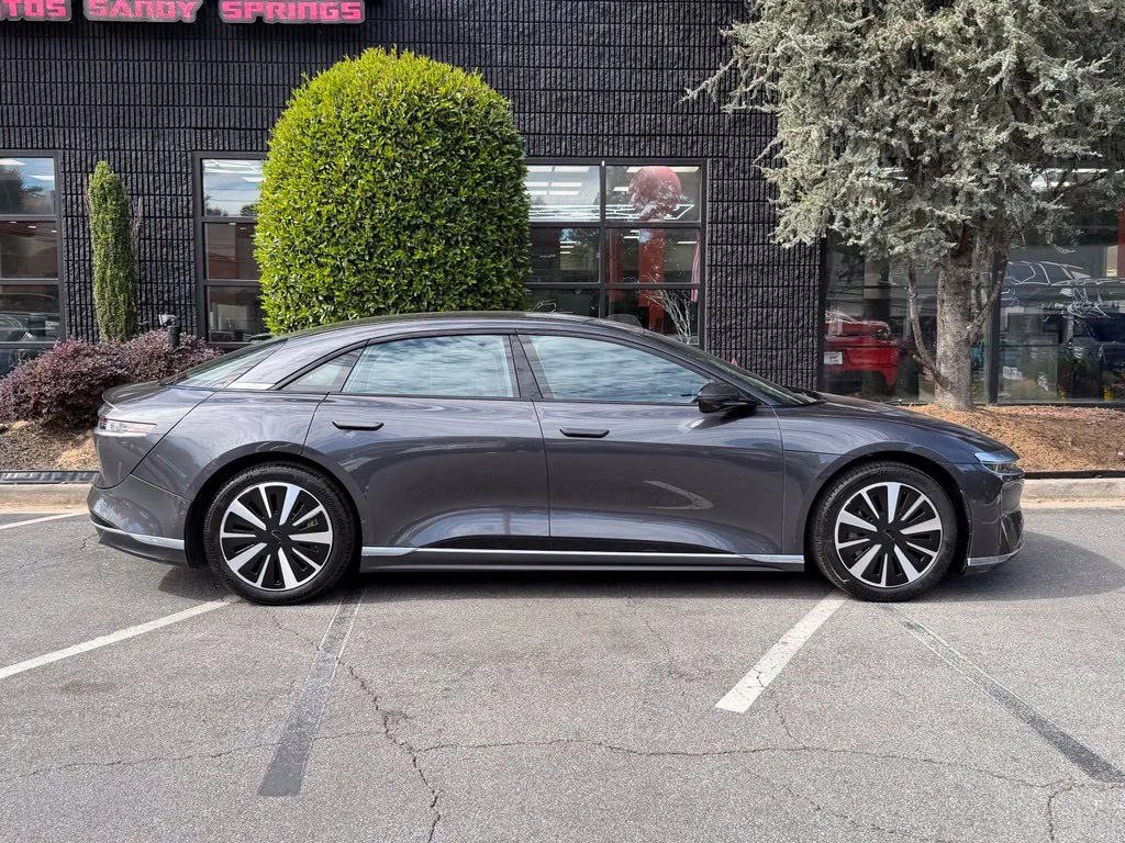 Lucid Air photo 21