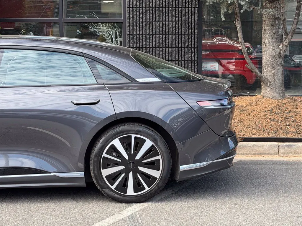 Lucid Air photo 11