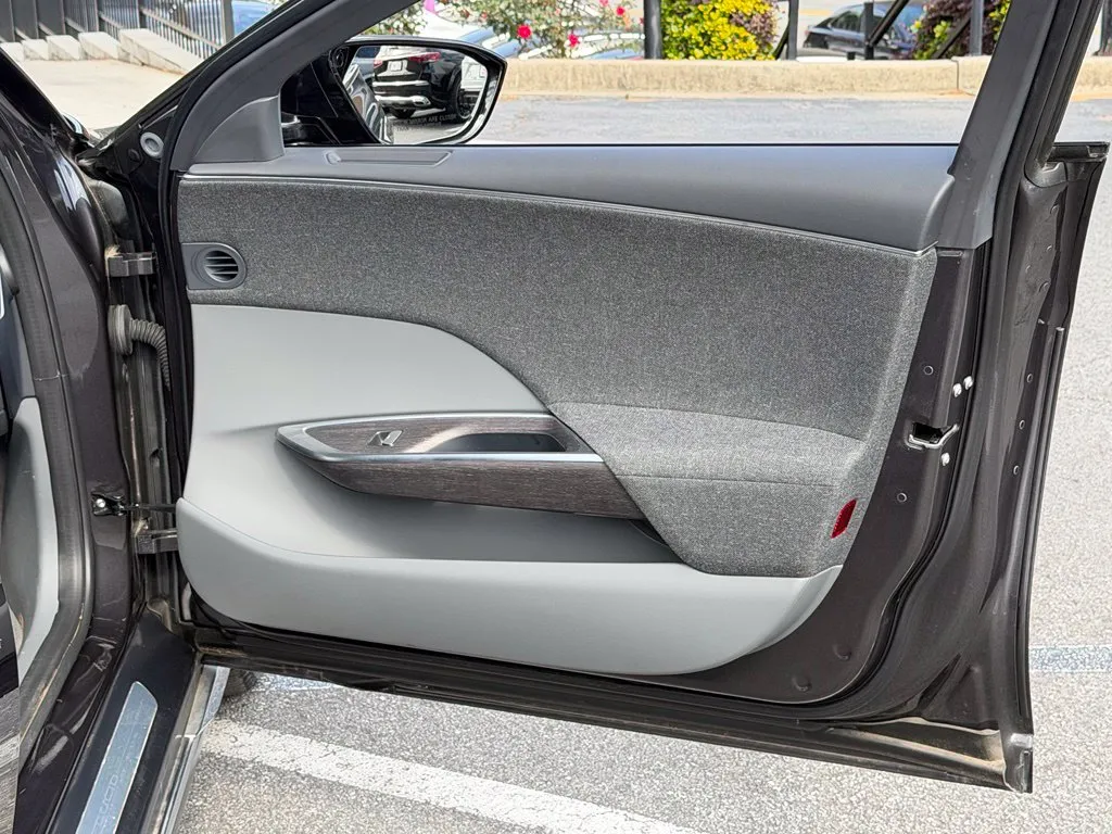 Lucid Air photo 37