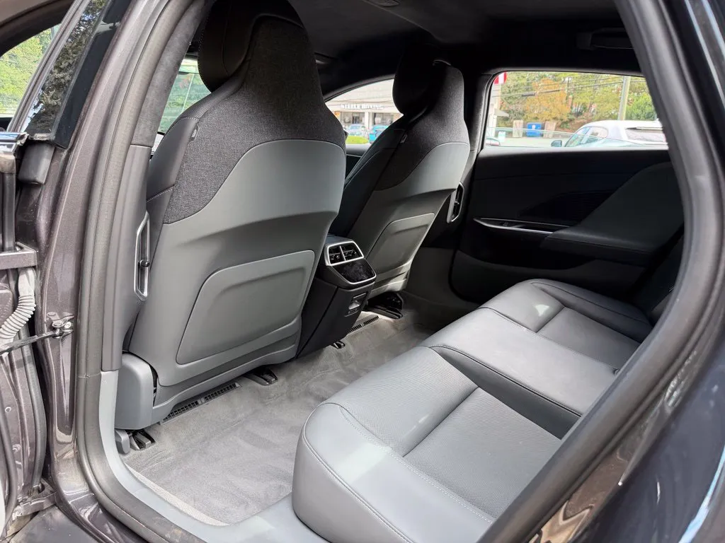 Lucid Air photo 31