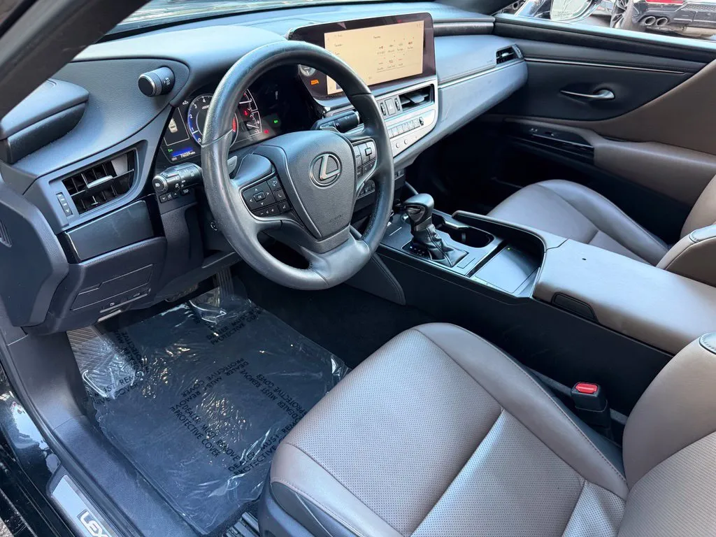 Lexus ES photo 24