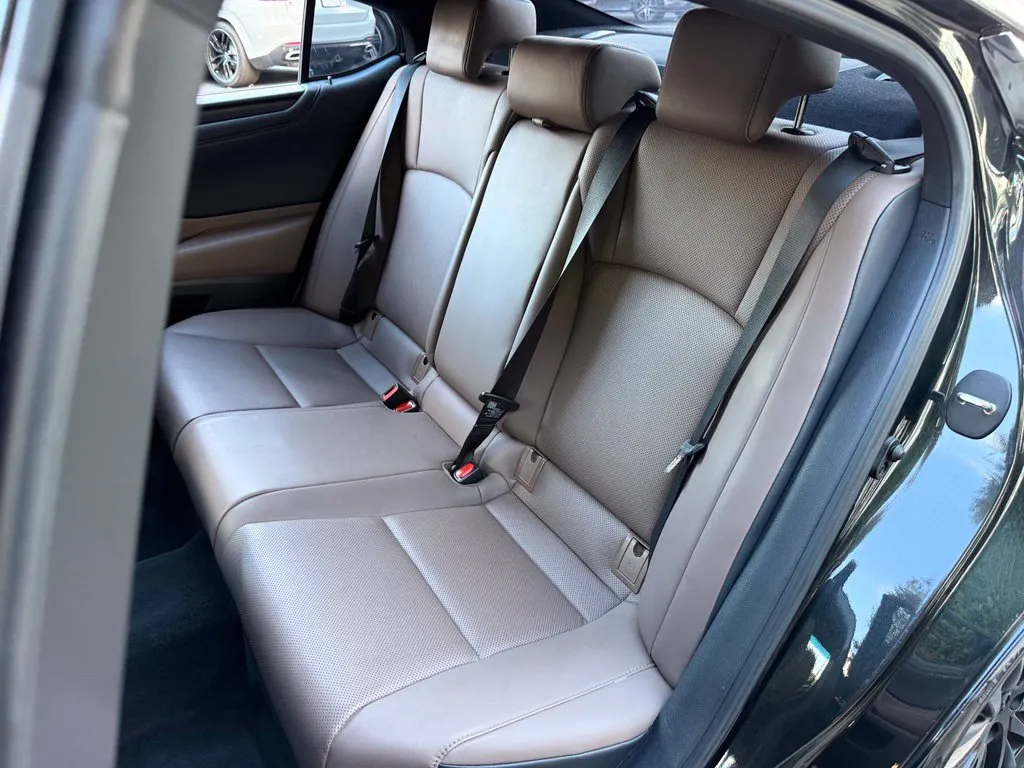 Lexus ES photo 31
