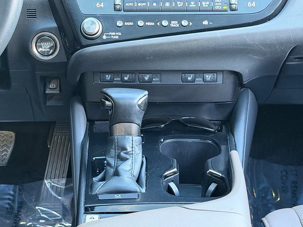Lexus ES photo 47