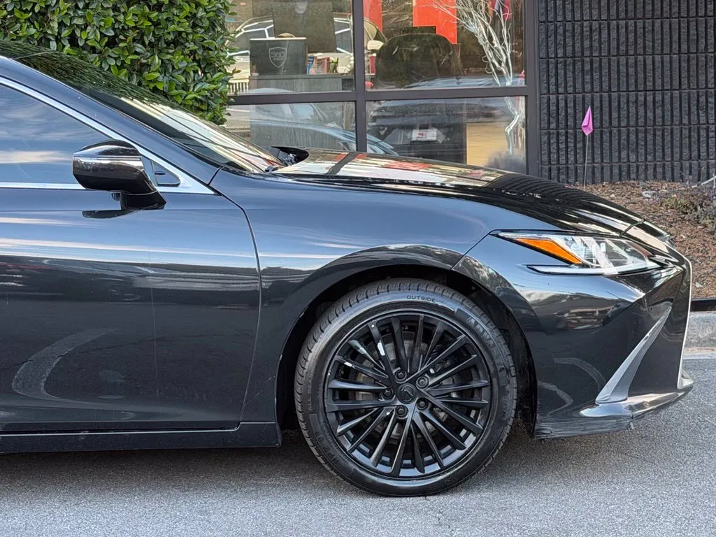 Lexus ES photo 23