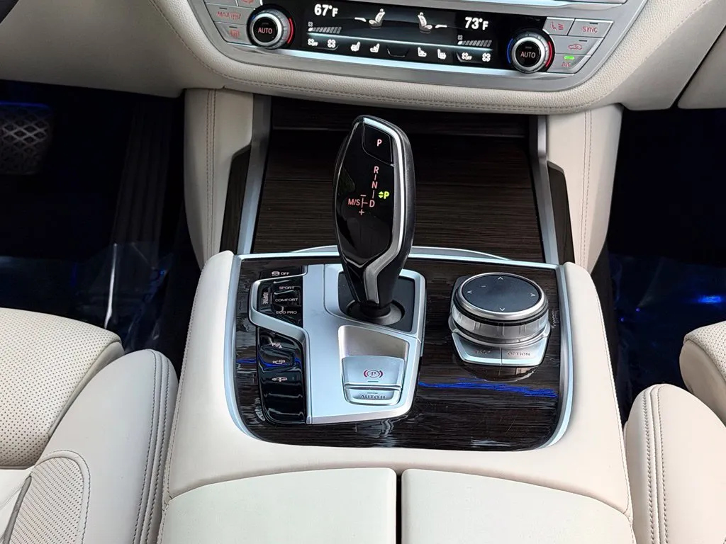 BMW 7 Series photo 49