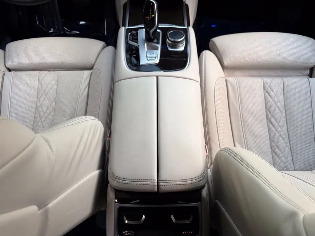 BMW 7 Series photo 50