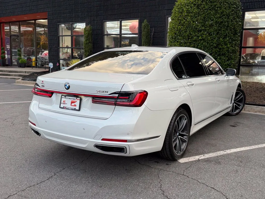 BMW 7 Series photo 12
