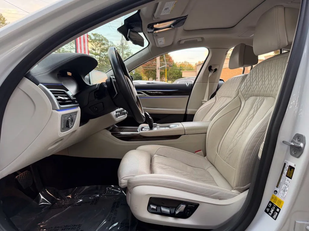 BMW 7 Series photo 25