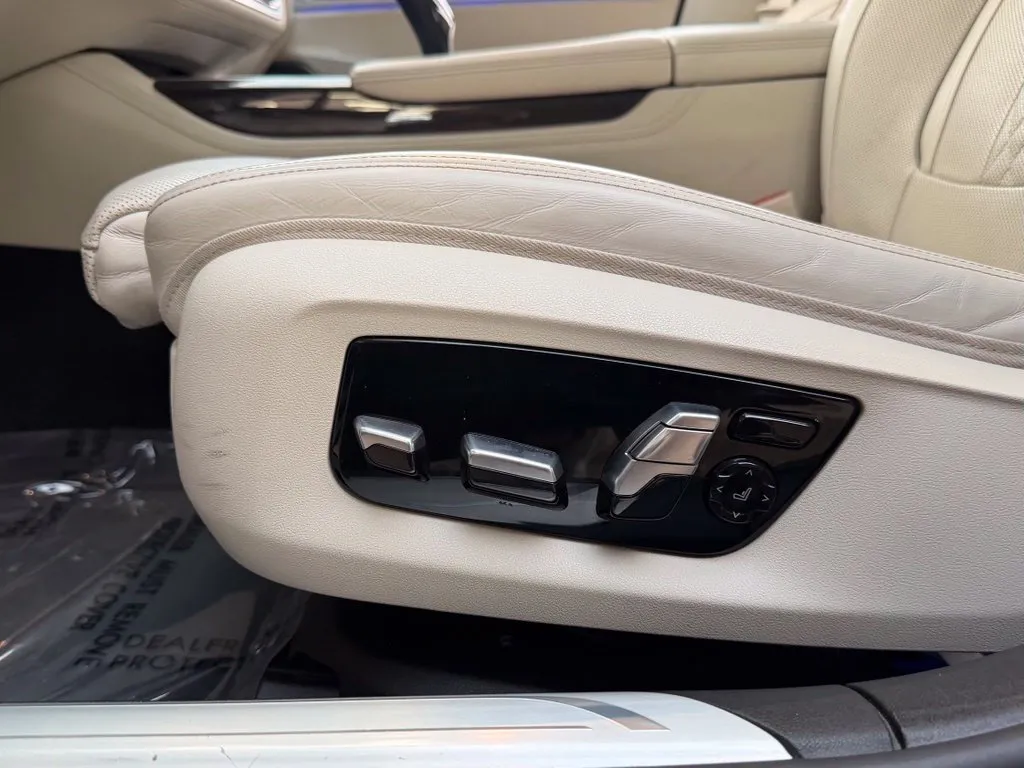 BMW 7 Series photo 27