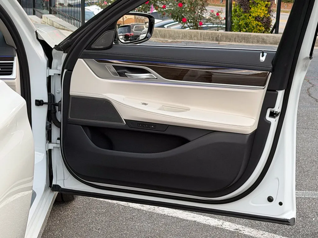 BMW 7 Series photo 37