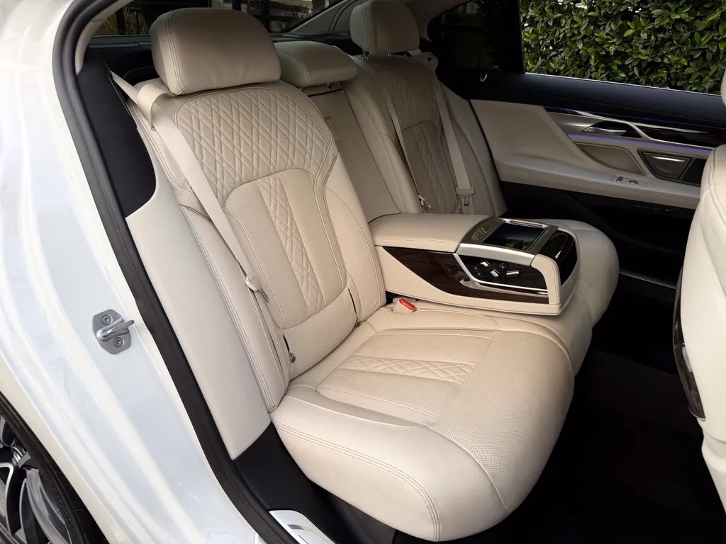 BMW 7 Series photo 40