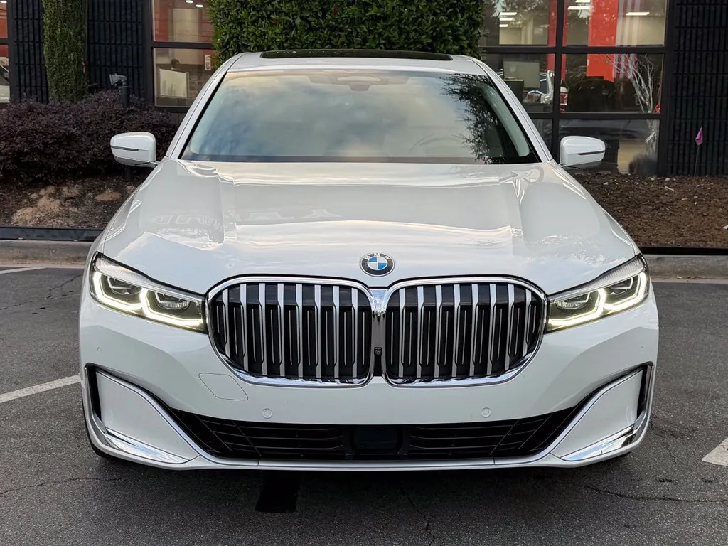 BMW 7 Series photo 3