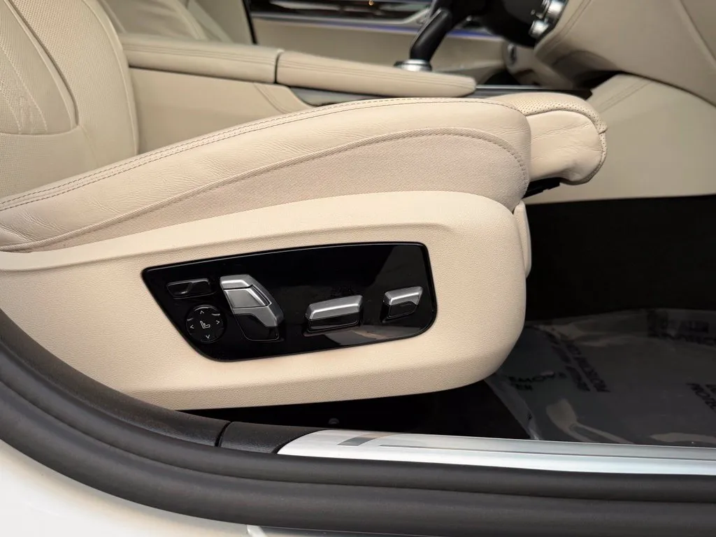 BMW 7 Series photo 36