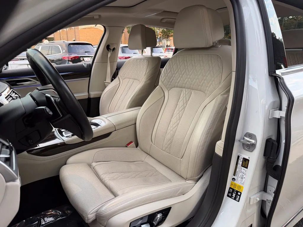 BMW 7 Series photo 26