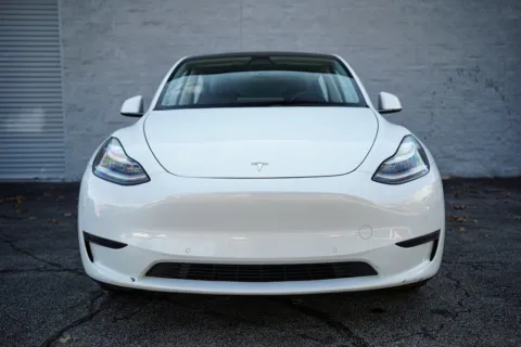 More photos of 2022 Tesla Model Y Long Range at Gravity Autos Roswell, GA