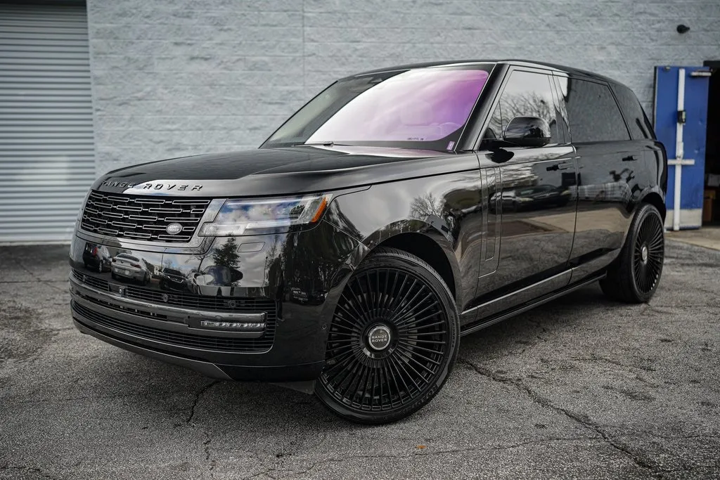 2023 Land Rover Range Rover SE's photo