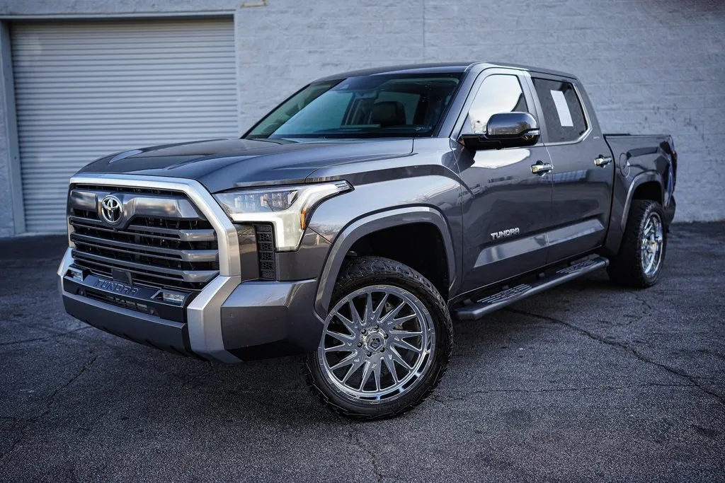 2024 Toyota Tundra Limited's photo