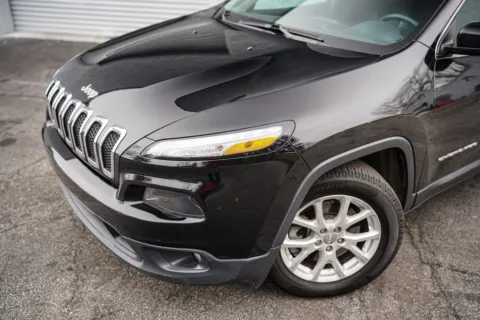 Photos of 2018 Jeep Cherokee Latitude Plus for sale in Roswell, GA at Gravity Autos Roswell