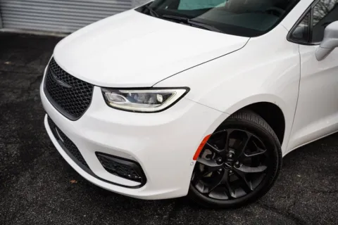 Photos of 2022 Chrysler Pacifica Touring L for sale in Roswell, GA at Gravity Autos Roswell