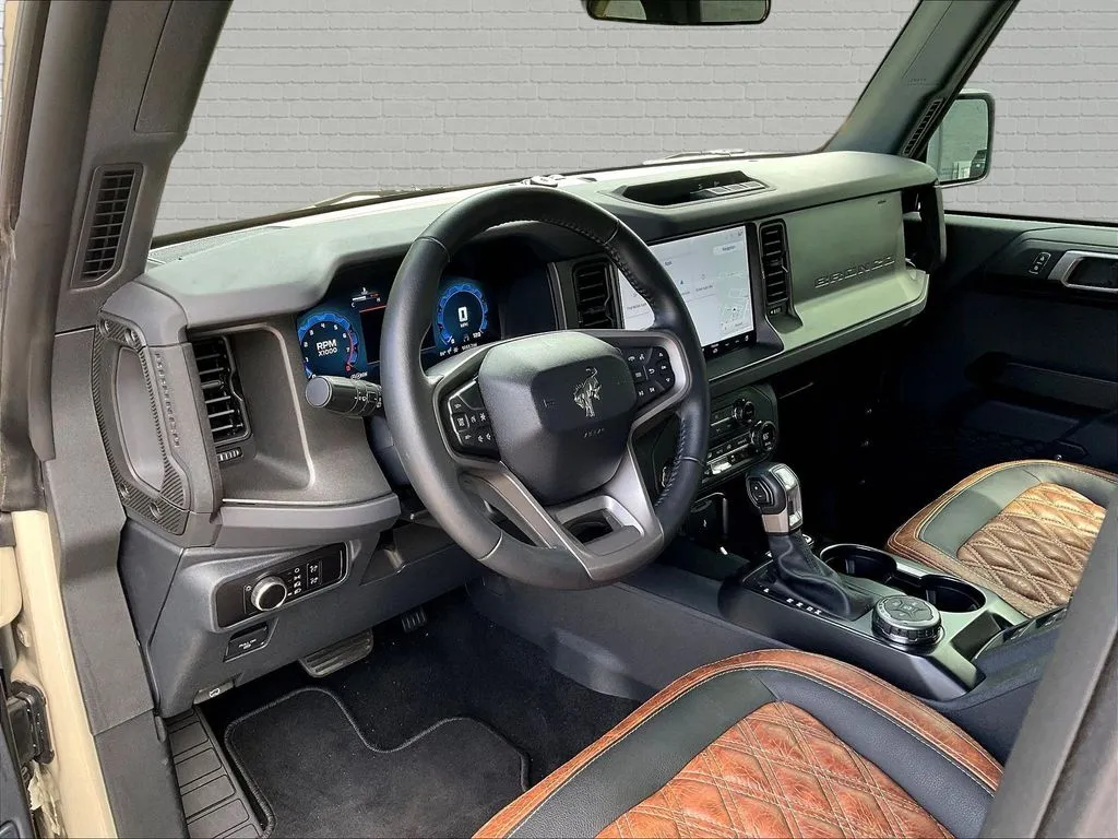 Ford Bronco photo 15