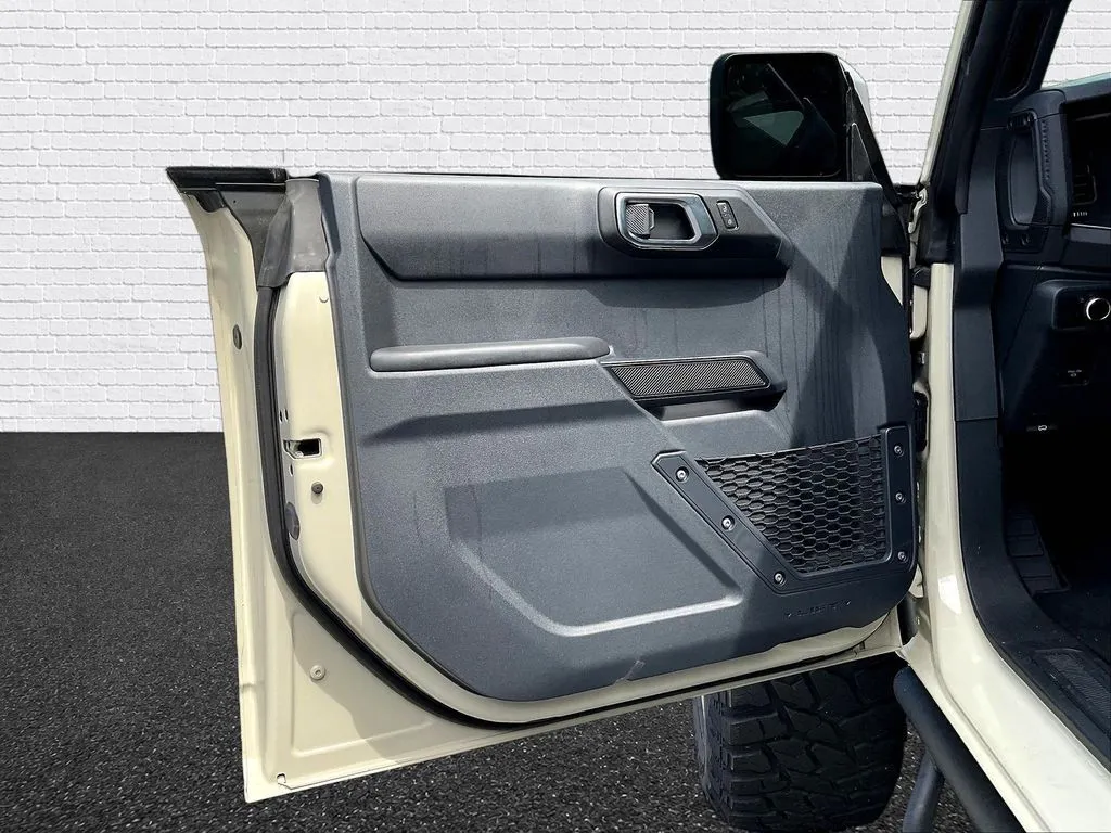 Ford Bronco photo 18