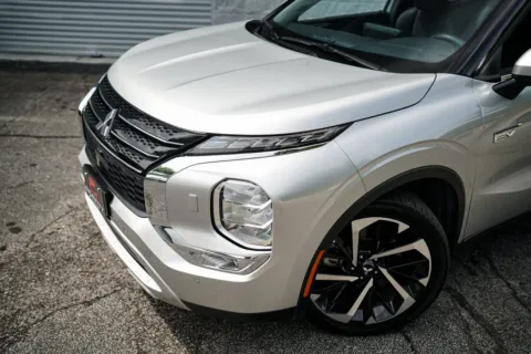 Photos of 2023 Mitsubishi Outlander PHEV SE for sale in Roswell, GA at Gravity Autos Roswell