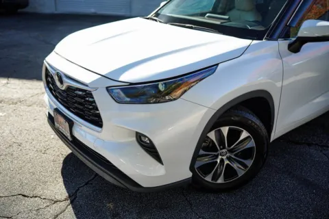 Photos of 2022 Toyota Highlander XLE for sale in Roswell, GA at Gravity Autos Roswell