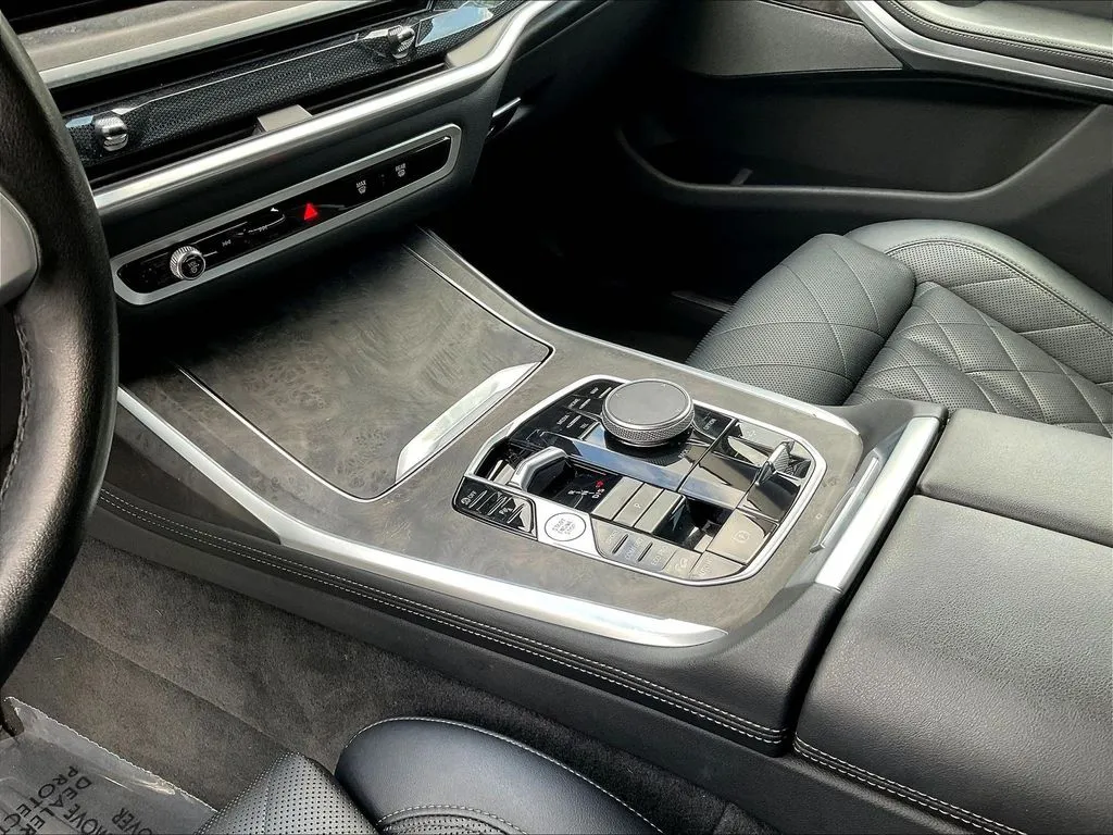 BMW X7 photo 16