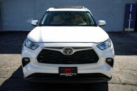 More photos of 2022 Toyota Highlander XLE at Gravity Autos Roswell, GA