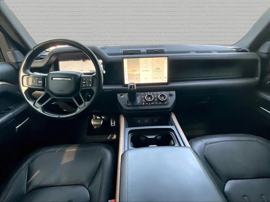 Land Rover Defender 110 photo 7