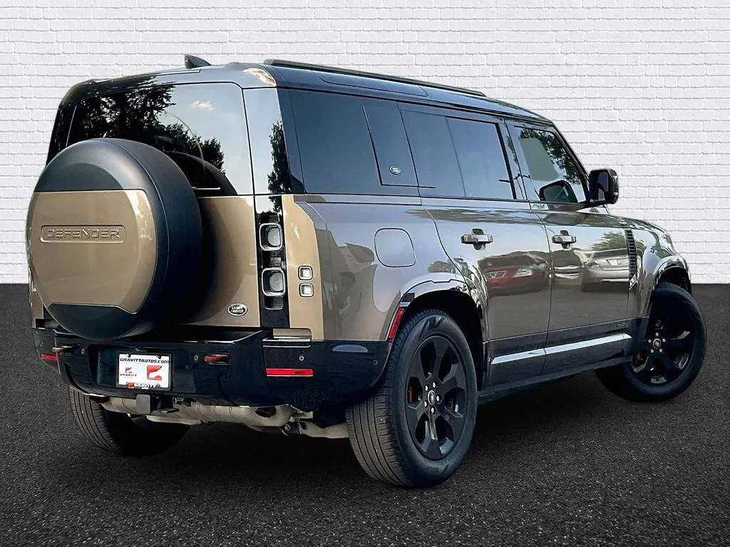 Land Rover Defender 110 photo 6