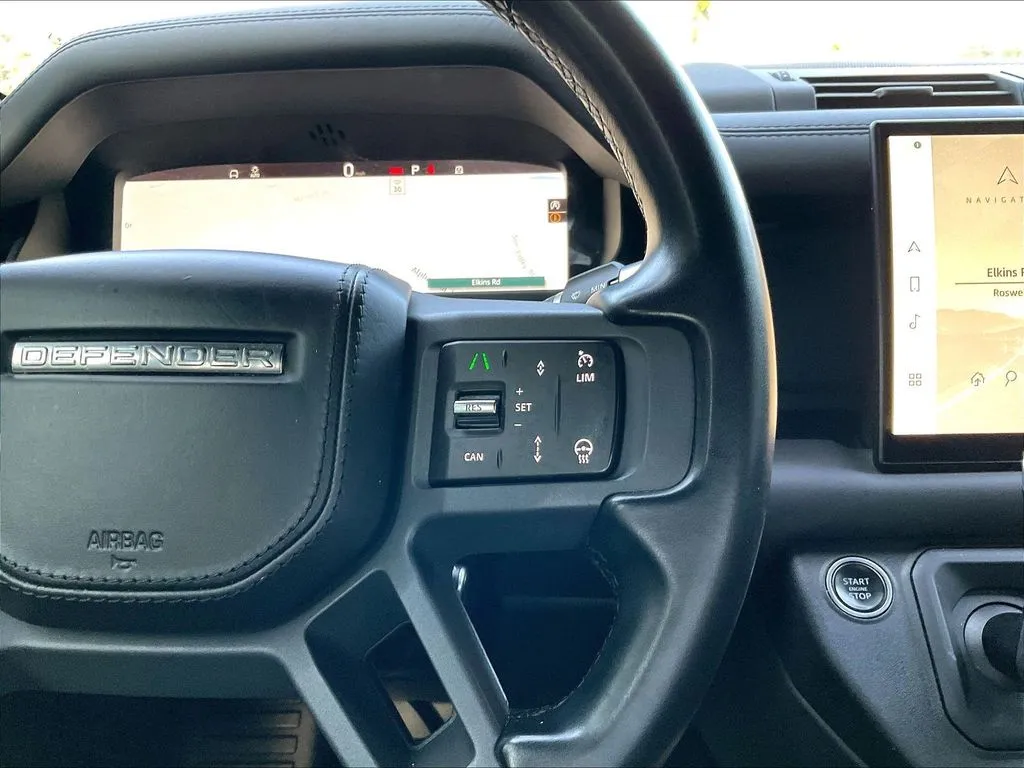 Land Rover Defender 110 photo 11