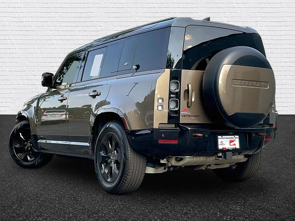 Land Rover Defender 110 photo 4