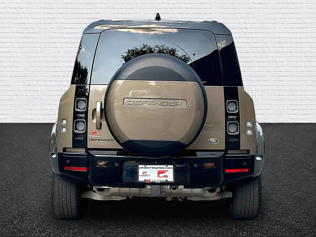 Land Rover Defender 110 photo 5