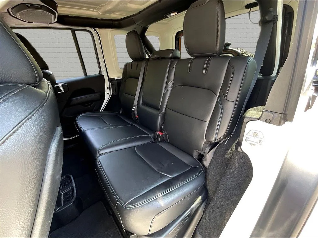 Jeep Wrangler photo 18