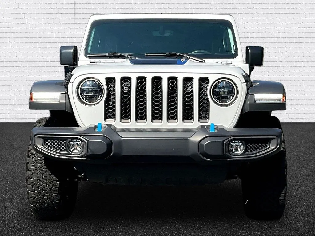 Jeep Wrangler photo 2